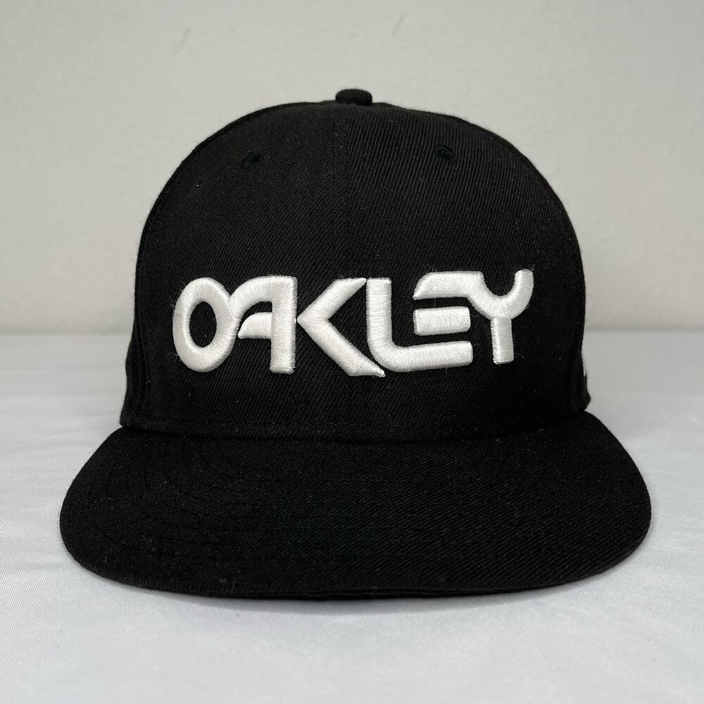 Oakley Fitted Hat Pro-AM Hat Black w/White Raised Lettering “OAKLEY” Size 7 1/2